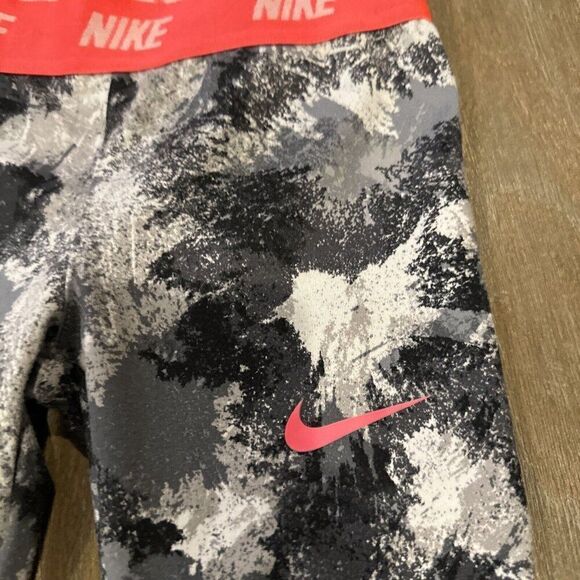 Nike Dri-Fit Girl’s Cropped Leggings Pink Athletic Capris Size Medium 5-6 Years - Picture 2 of 7